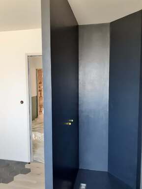 Béton ciré sur murs de douche