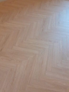 Pose d'un parquet en pointe de Hongrie